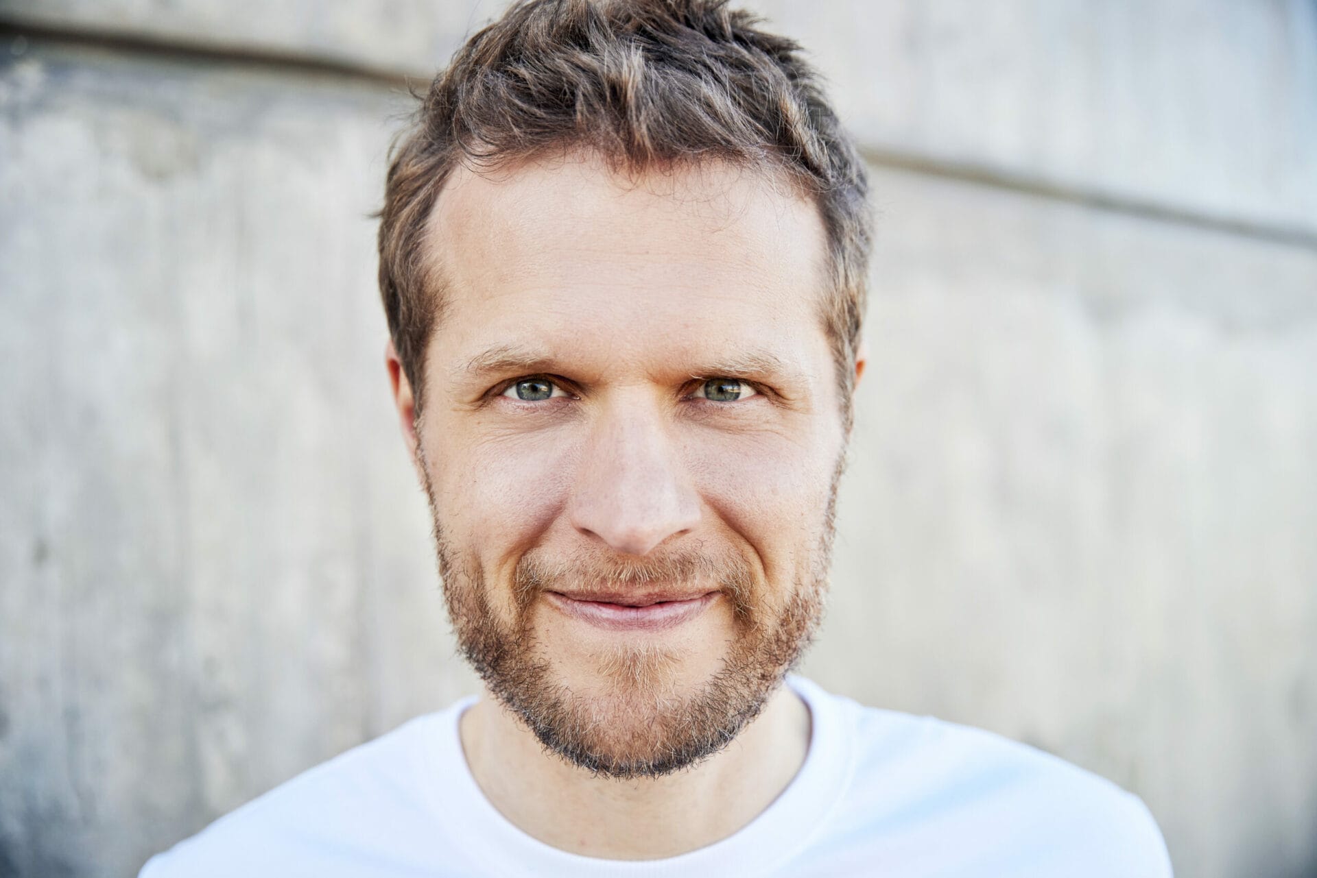 Michael Tomoff Pressefoto — Farbe · Groß